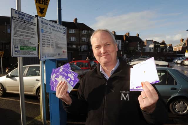 L02711H14

Littlehampton Parking Disk Simon Vickers of Arun Furnishers with parking disks