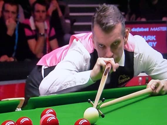 Mark Davis was edged out 5-4 by Rod Lawler in the German Masters quarter-finals