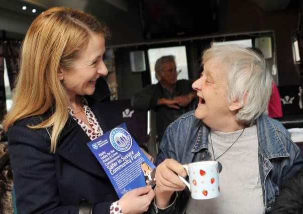 L08020H14-CommunityBus

Katy Bourne (PCC Sussex), visits the Littlehampton Community Bus to talk to residents about policing and Crime. Katy meets resident, Mary-Anne Maddison Wick Estate, Littlehampton.