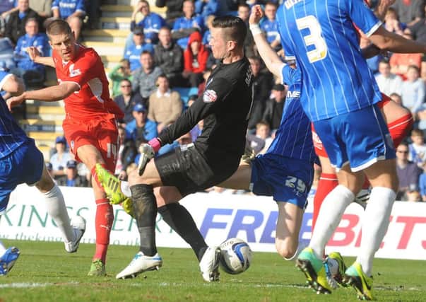 Jamie Proctor shoots against Gillingham (Pic by Jon Rigby) PPP-141003-184712004