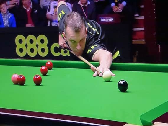 Mark Davis lost to Liang Wenbo in round two of the Haikou World Open