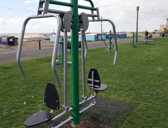 W14857H14

Sea Front at East Worthing The new Gym equipment SUS-140804-164734001