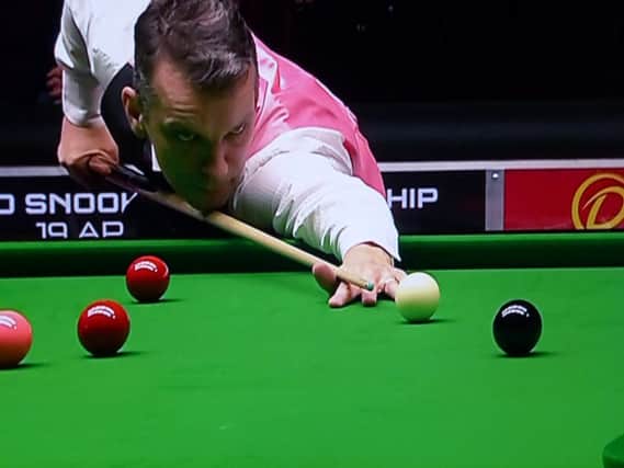 Mark Davis will begin his campaign at the Dafabet World Snooker Championship against Dominic Dale tonight