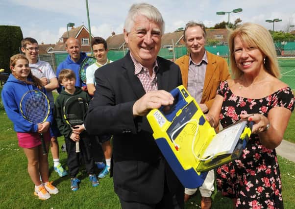 Peter King with the defibrillator and Philip Oliver and Lorna Osborne         L17683H14