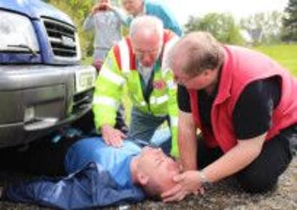 Crash First Aid course at the Pestalozzi International Village Trust, Sedlescombe. SUS-140430-102633001