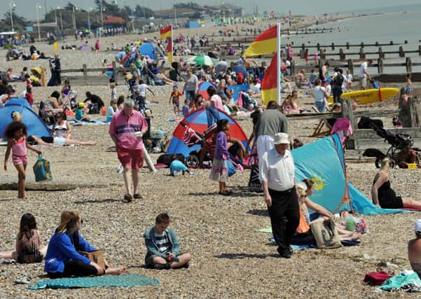 Littlehampton's beach was packed with sun-seekers on Saturday L20657H14