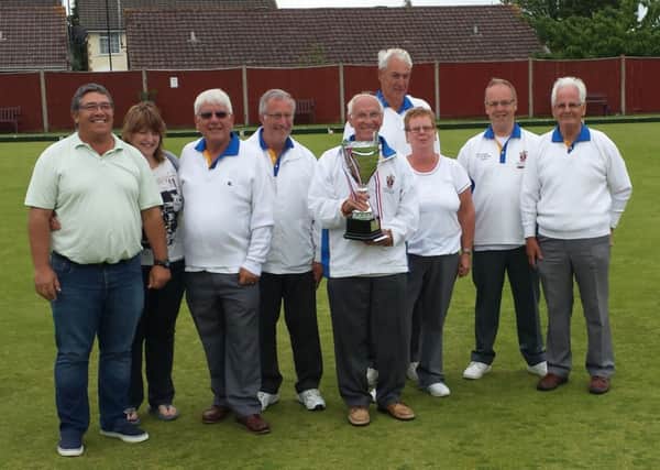 the two sets of finalists together with Club Chairman Graham Cubbitt and Alan Parr's daughter Joanne Paulsen and her husband Ronnie