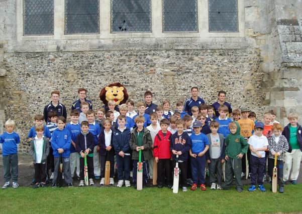 Hants CCC visit young cricketers in Priory Park