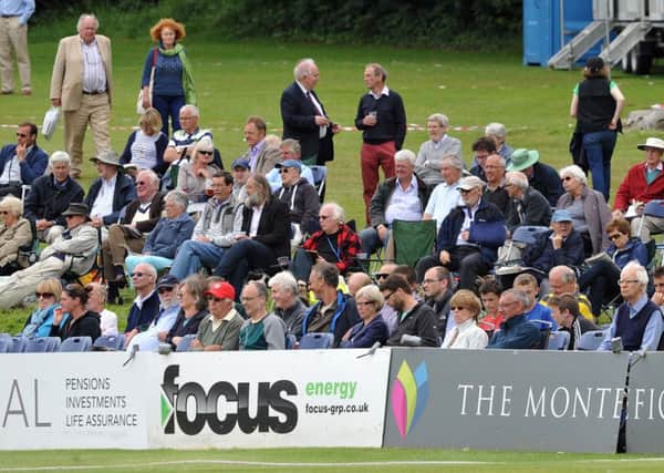 The Crowd watches on at Arundel