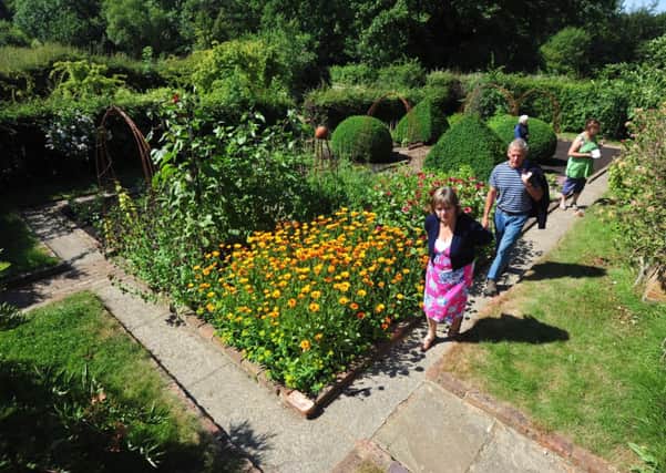 01/07/14- Sarah Raven's Cutting Garden open to raise money for St Michael's Hospice. SUS-140107-125712001