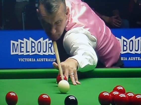 Mark Davis at the table against Neil Robertson in the Australian Goldfields Open