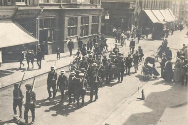 Enemy aliens being rounded up on the streets of Worthing in September 1914 Picture credit: http://www.westsussexpast.org.uk/