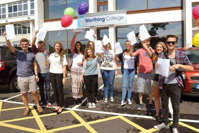 W33531H14

Worthing College A Levels 2014. Happy Students SUS-140814-143333001