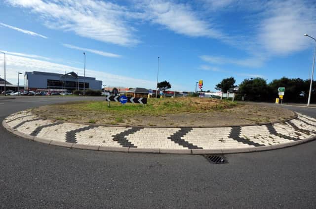 19/8/14- Glyne Gap roundabout, Bexhill. SUS-140819-132115001