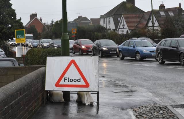 W07185H14-FloodGrindsteadLane

Floods Grinstead Lane. Southbound lane closure on Grinstead Lane in Lancing, leading onto the A27, due to flooding. Lancing. SUS-140214-155138001