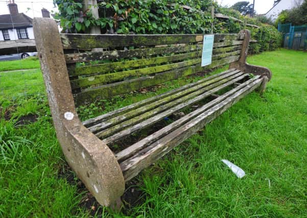 28/8/14- Memorial bench to Alan Wilkinson at Lower Lake, Battle. SUS-140828-122456001