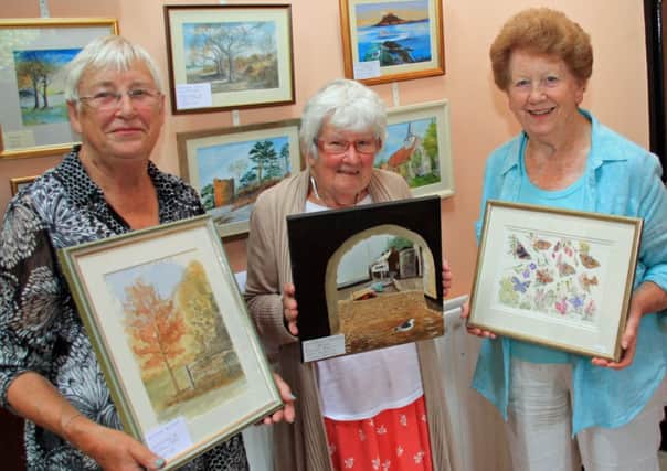 Gill Pilcher, Kate Hockley and Ann Nutall and their show pictures SUS-140917-100432001