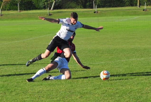 Action from Bexhill United's 1-1 draw at home to Oakwood on Saturday. Picture by Steve Hunnisett (SUS-141110-180759002)