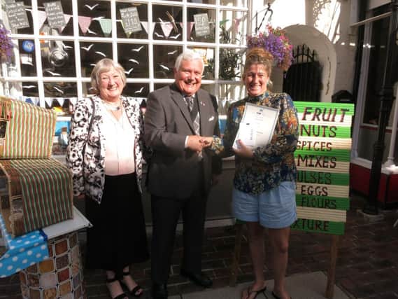 Deputy mayoress Linda Williams and deputy mayor Michael Donin present the prize to Wendy O'Brien, of Scoop and Weigh SUS-141014-135526001