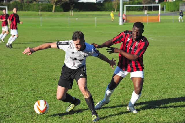 Action from Bexhill United's 1-1 draw at home to Oakwood on Saturday. Picture by Steve Hunnisett (SUS-141110-180816002)
