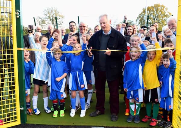 Multi User Games Area. MP Francis Maude unveils Southwater Parish Council's new multi user games area at Southwater Leisure Centre. Pictured is MP Francis Maude with children from Castlewood Primary School and Southwater Junior Academy.Horsham. Picture : Liz Pearce. LP141114MUGA09 SUS-141114-191401008