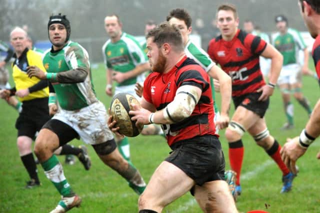Haywards Heath (red) v Horsham rugby. Pic Steve Robards SUS-141124-125651001