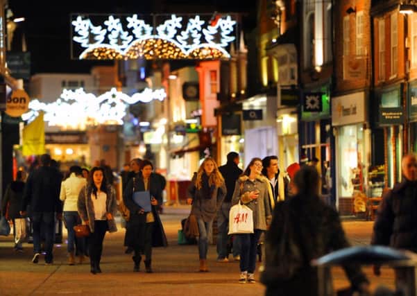 JPCT S134500530x West Street, Horsham. Christmas shopping -photo by Steve Cobb SUS-140812-170344001