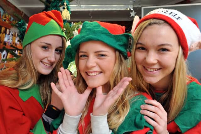 L50724H13

Wickmas Wick Victorian Christmas Fair. Father Christmas Helpers SUS-141215-122838001