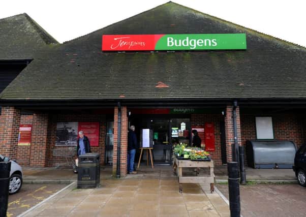 Budgens/Jempsons, Rye, closed due to power failure. 29/2/11 ENGSNL00120110103150140