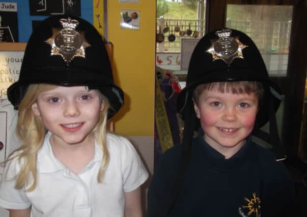 A visit from the police to Salehurst Primary School SUS-150130-094113001