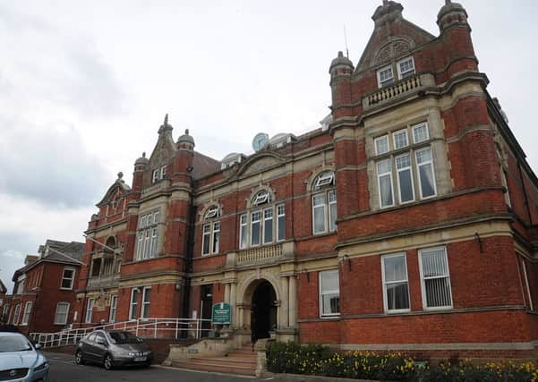 Bexhill Town Hall SUS-150325-095632001