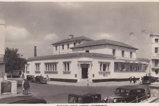 A postcard of the Parade Wine Lodge in the 1950s, with the Ocean Hotel to its east
