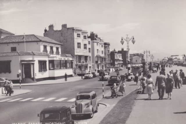 Another postcard from the 1950s, looking east along Marine Parade from the Parade Wine Lodge