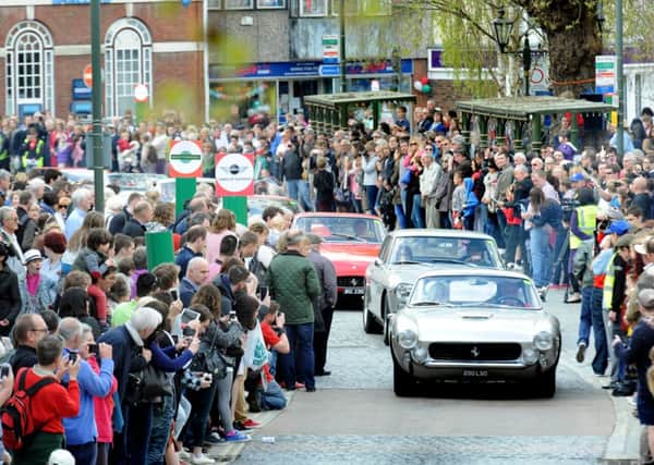 JPCT 180414 S14170261x Horsham. Piazza Italia. Vintage Ferrari cars parade in Carfax -photo by Steve Cobb SUS-140418-121605001