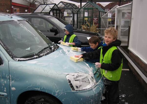Steyning scouts wash cars at Mayberry's in Portslade SUS-150704-125531001