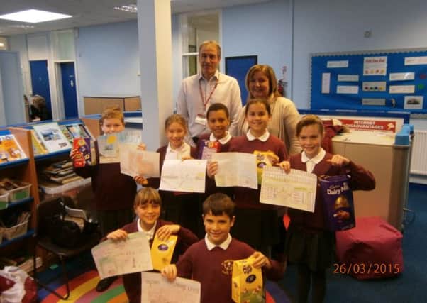 St Johns Primary School Children with Kevin Lake and Nicci Rendell of Simons Group SUS-150413-113023001