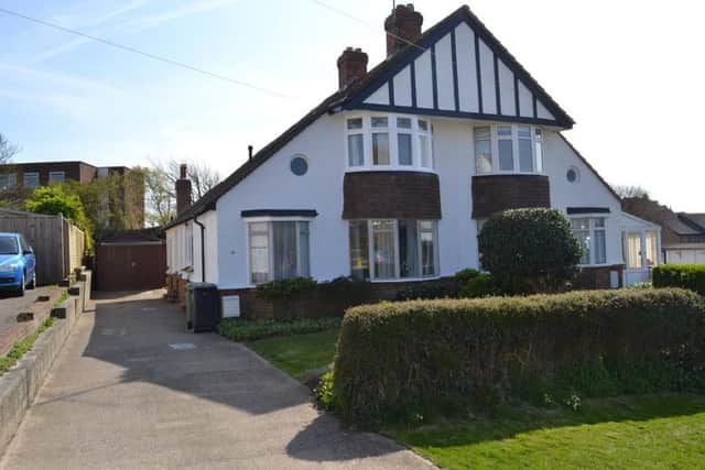 Home for sale in Essenden Road SUS-150421-140848001