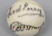 A tennis ball signed by Andy Murray and Fred Perry SUS-150615-141200001