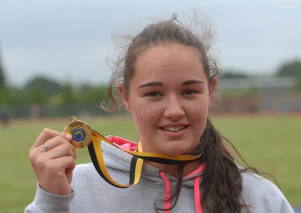 Sussex Schools Athletics Championships at K2 13/6/15 (Pic by Jon Rigby) SUS-150615-110710008