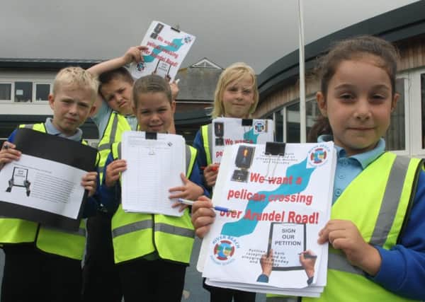 Children with the petition to tackle dm1515550a