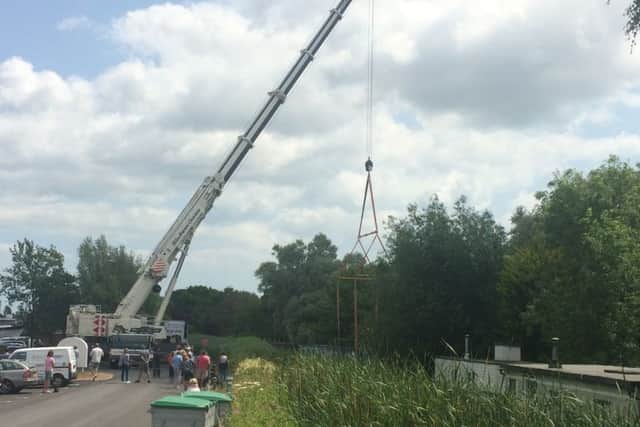 Woman's houseboat is removed by crane at Chichester Marina SUS-150907-155352001