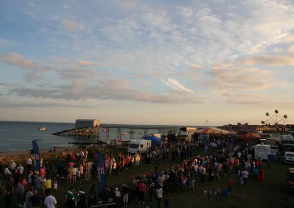 Crowds gather in 2013 for the Friday night tug owar PICTURE BY CHRIS SHIMWELL