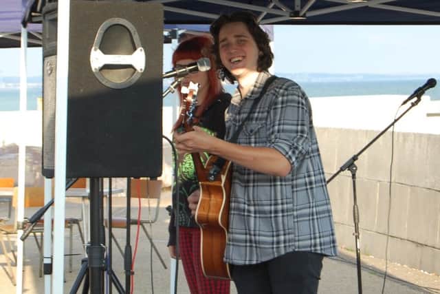 Fantastic live music will entertain the crowds