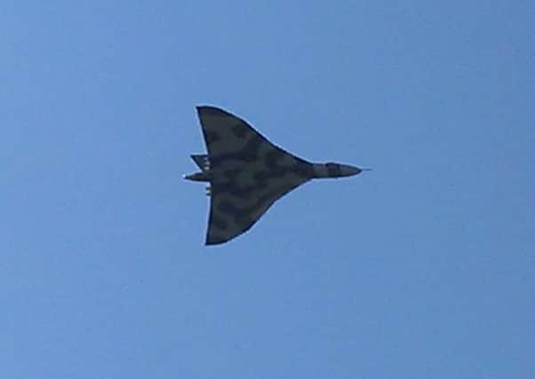 The Avro Vulcan makes its farewell flypast SUS-150822-204350001