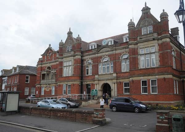 Bexhill Town Hall SUS-150325-095256001