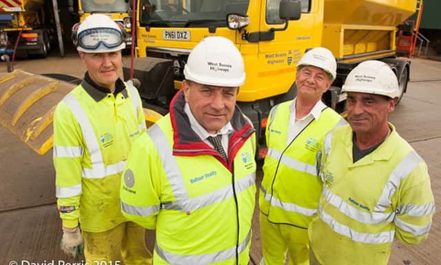 Gritters in West Sussex SUS-150926-123149001