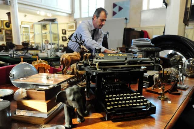Sir Patrick Moores typewriter KS1500489-1