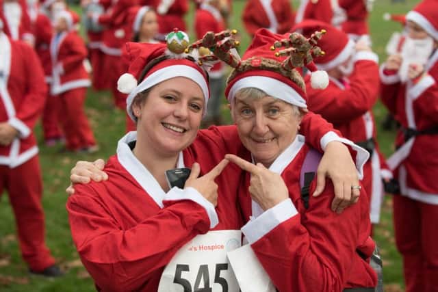Santa Run in Horsham Park for St Catherine's Hospice SUS-151116-124011001