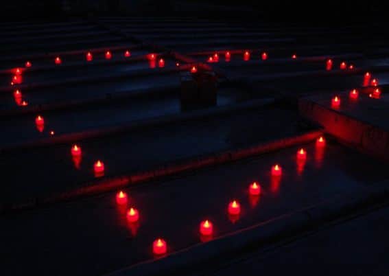 The abbey organised a romantic heart made of candles on the roof. SUS-151228-154336001