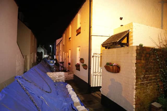 ARUNDEL RIVER WALL COLLAPSE NIGHT 2 - FLOOD DEFENCES IN PLACE